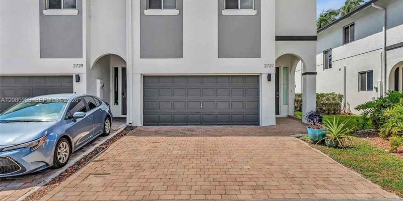 Fort Lauderdale House: 2727 Treasure Cove Cir