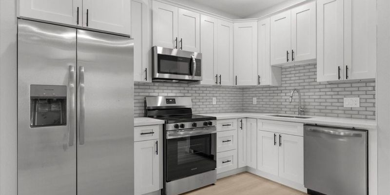 Portland House: 8777 N Newman Ave