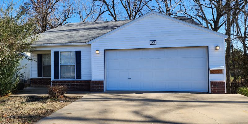 Bentonville House: 1308 Spring St