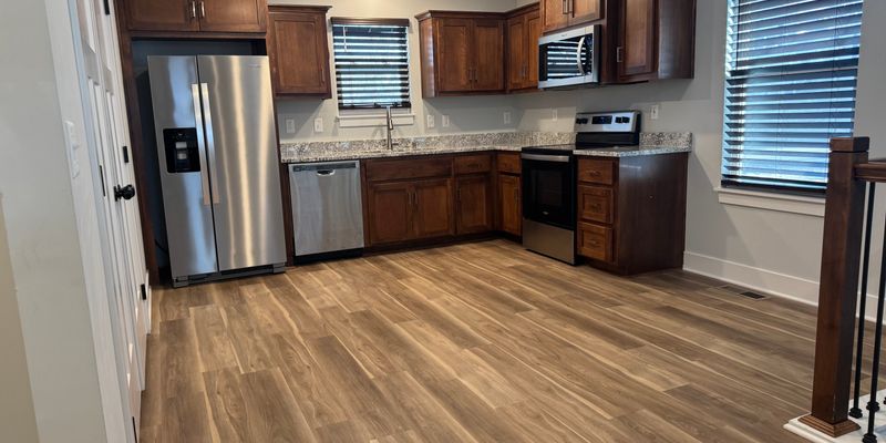 Oak Grove Apartment: 1205 SW Locust St