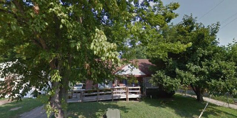 Memphis House: 1125 West Lexington Circle