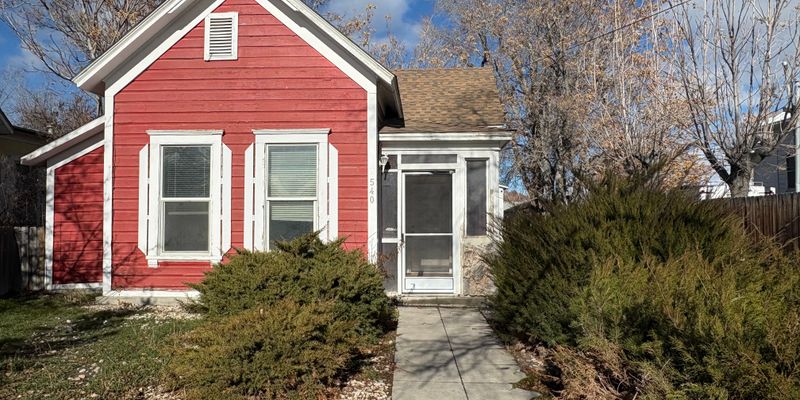 Lovelock House: 540 Western Ave