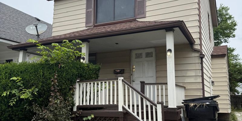 Cleveland House: 1485 E 172nd St