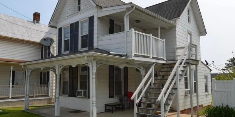 Hanover Apartment: 655 Broadway 1/2