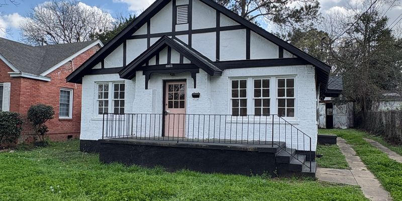 Montgomery House: 2310 Yancey Ave