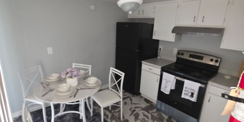 Jackson Apartment: 225 W McDowell Rd