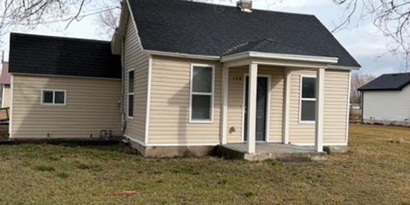 Lewiston House: 198 W 200 S