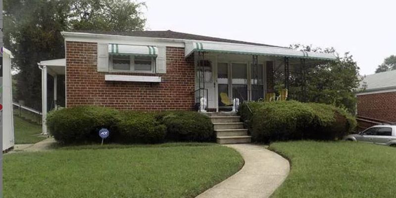 Baltimore House: 3004 Glen Avenue