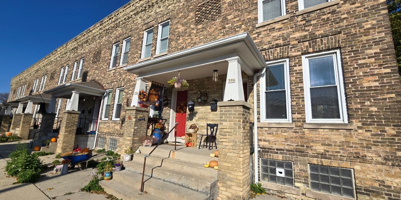 Milwaukee Townhome: 380-396 E Becher St