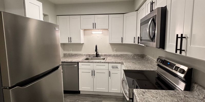 Granite City Apartment: 2715 Center St