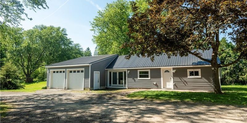 Baldwinsville House: 7610 Van Buren Rd
