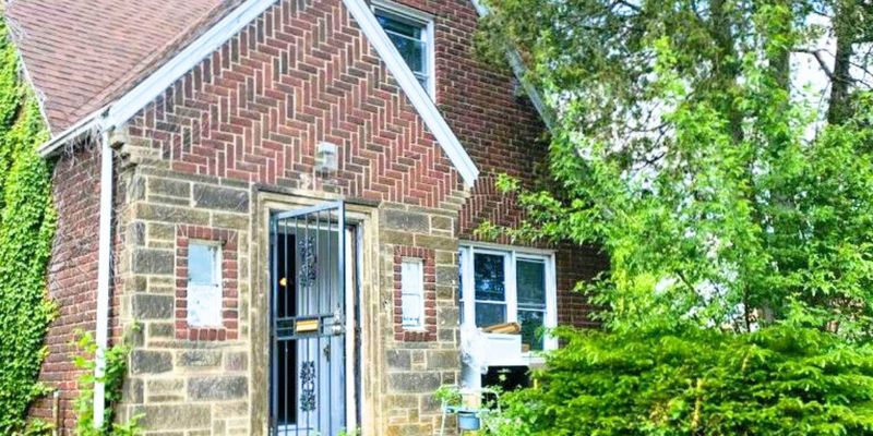 Detroit Apartment: 15797 Washburn St