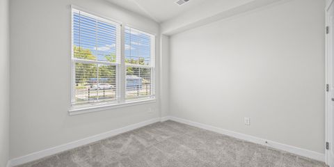 05-2833 Statesville Ave-5.jpg