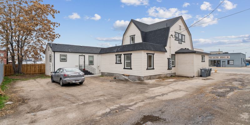 Nampa House: 913 1/2 2nd St S