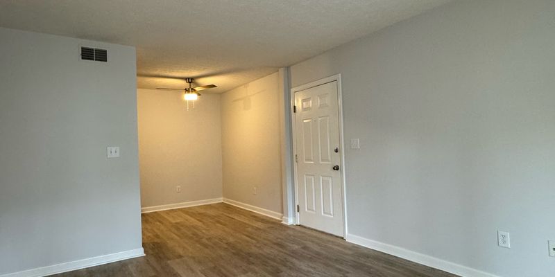 La Grange Apartment: 226 Yager Ave