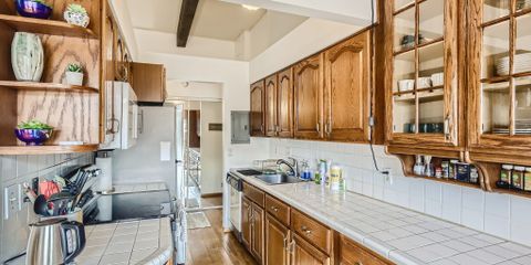 14 Kitchen.jpg