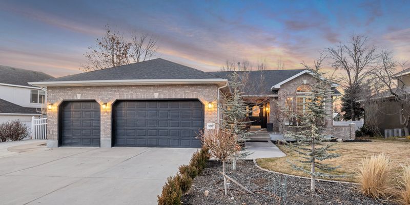Sandy House: 9162 Glenn Abbey Way