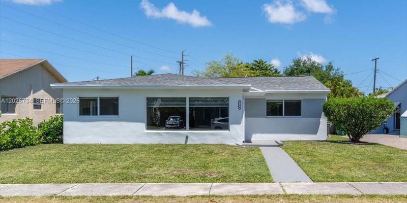 Dania Beach House: 266 SW 6th St
