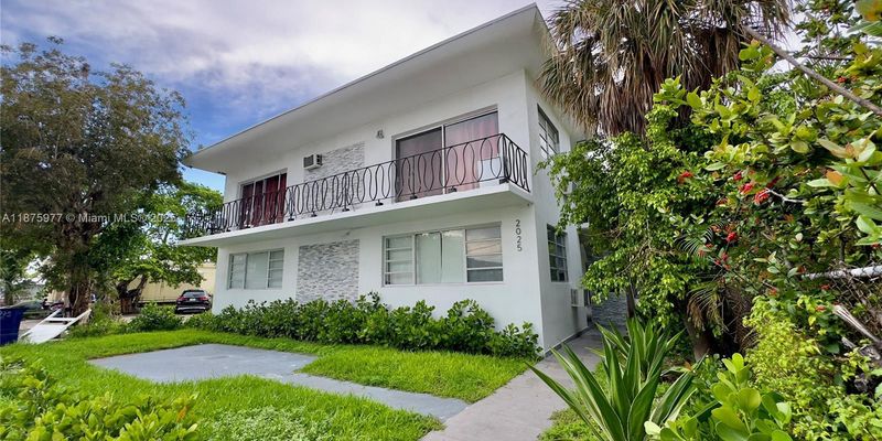 Miami Beach House: 2025 Bay Dr