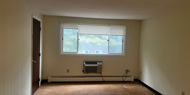 Leominster Apartment: 7 Beacon St