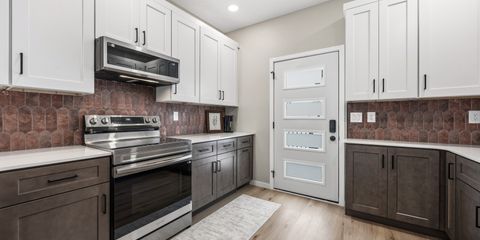 918_7th_St_SE (34 of 62).jpg