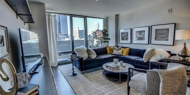 Long Beach Apartment: 525 E Seaside Way