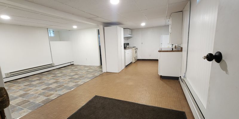 Litchfield Apartment: 619 S Armstrong Ave