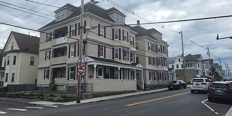 Lowell Apartment: 130 University Ave