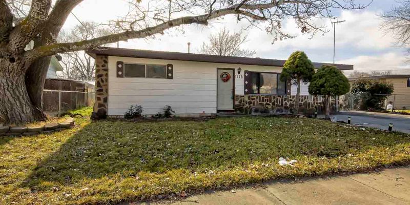 Mountain Home House: 1215 E 17th N