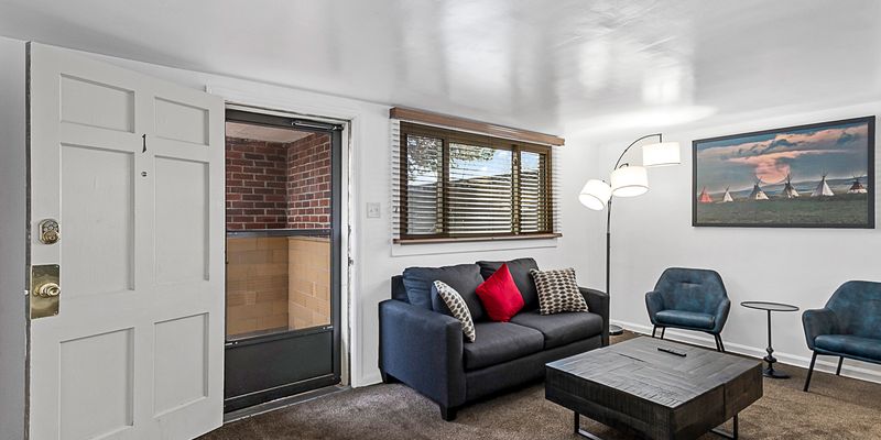 Cheyenne Apartment: 710 W 1st street