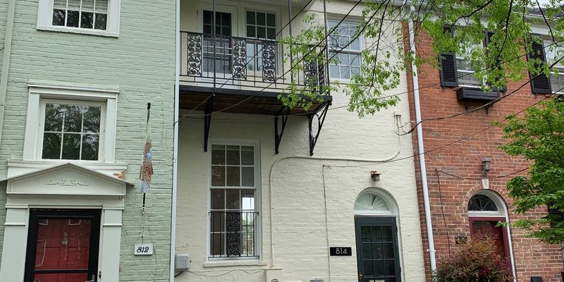 Alexandria House: 814 S Pitt St