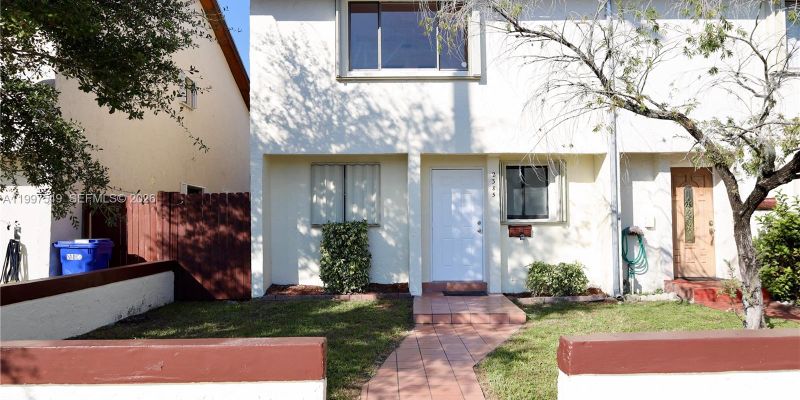 North Miami Beach Townhome: 2385 NE 171 St