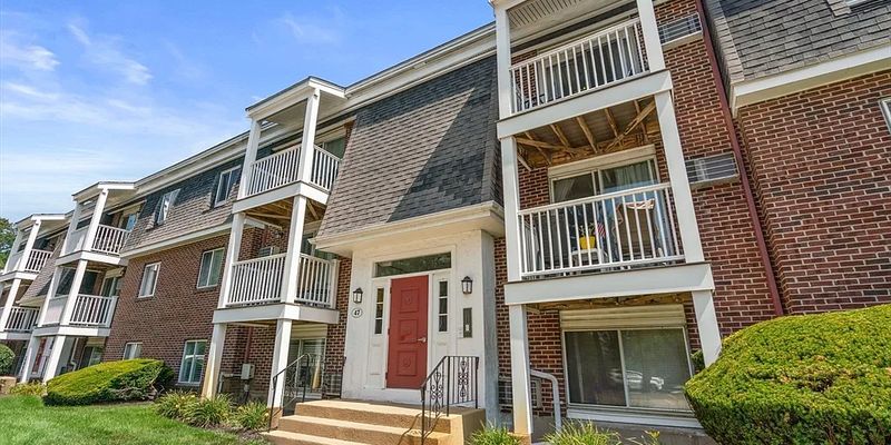 Canton House: 47 Will Dr