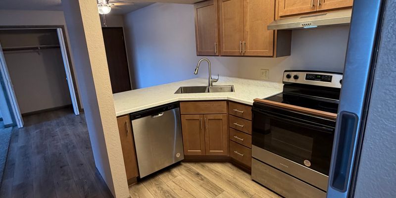 Hutchinson Apartment: 235 Echo Cir SE