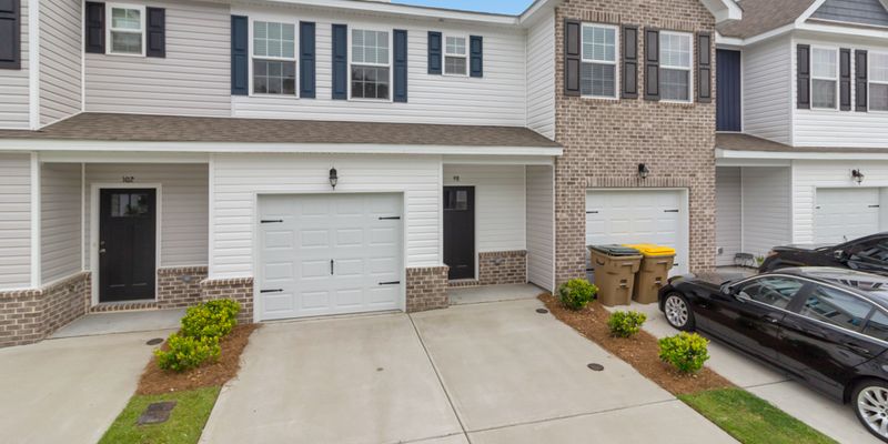 Richmond Hill House: 98 Horizon Ln