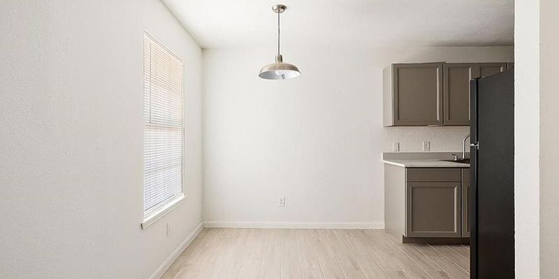 Edinburg Apartment: 402 Gastel Cir