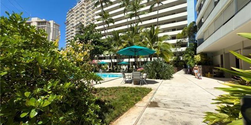 Honolulu House: 425 Ena Rd. #1207B