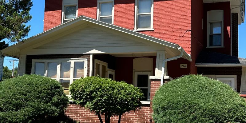 Warsaw Apartment: 316 S Washington St