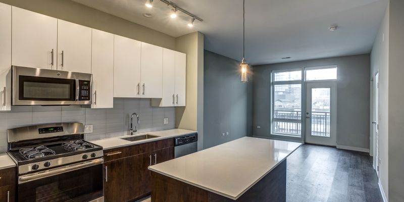 Chicago Apartment: 851 W Grand Ave