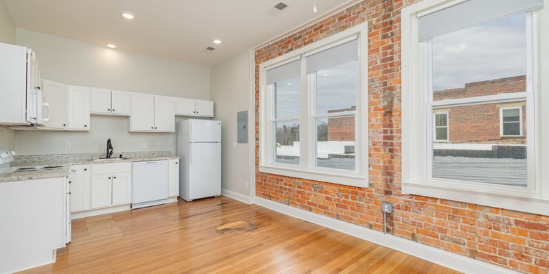 Kenbridge Apartment: 120 S Broad St