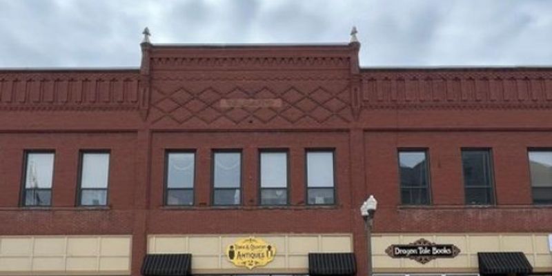 Menomonie Apartment: 224 Main St E
