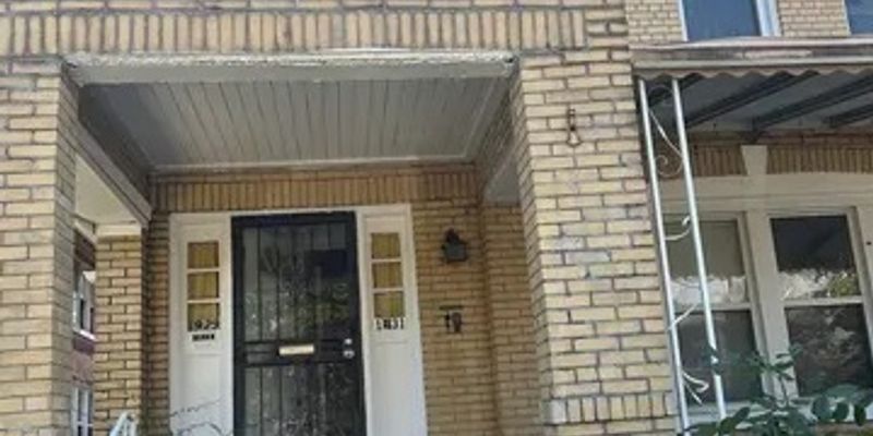 Detroit Apartment: 1929 Calvert Ave