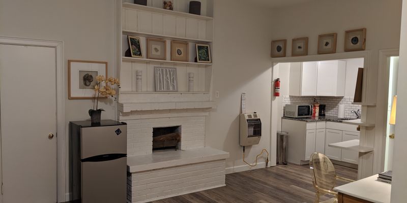Lexington Apartment: 200 E Maxwell St