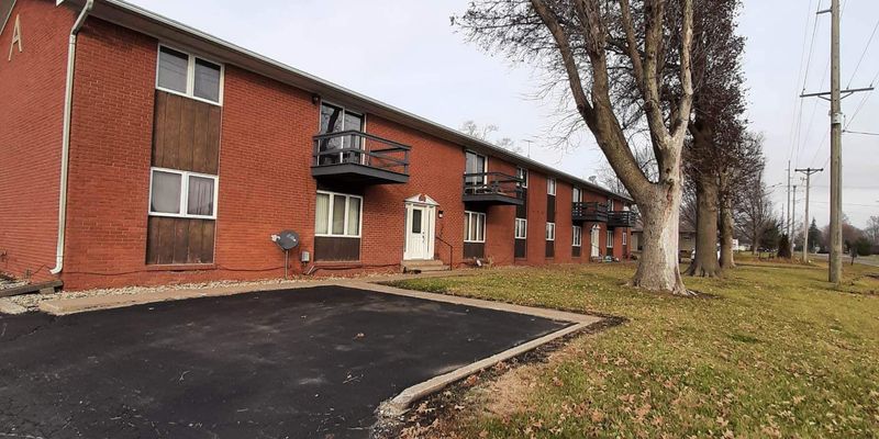 Alexis Apartment: 105 N Kelly St