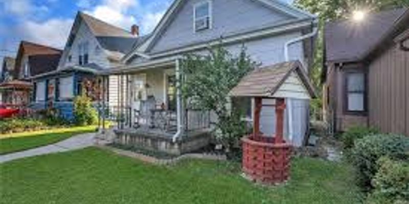 Toledo House: 351 Plymouth St