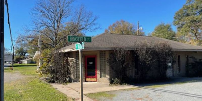Dumas Apartment: 331 Brasfield St