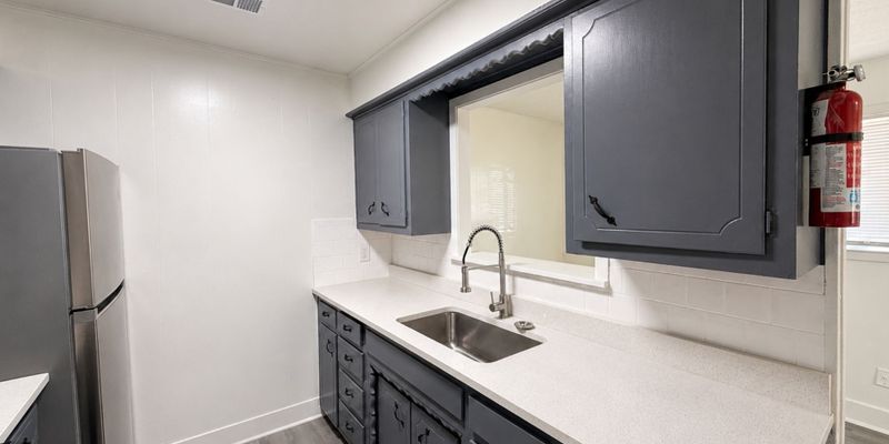 Commerce Apartment: 2002 Washington St