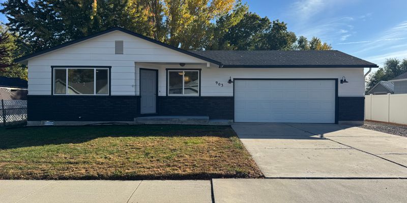 Nampa House: 903 Sunny Ln