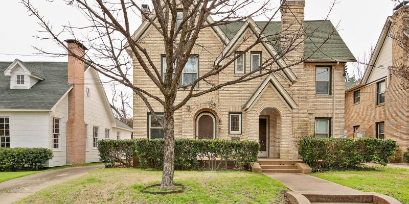 Dallas Multiplex: 5924 La Vista Dr