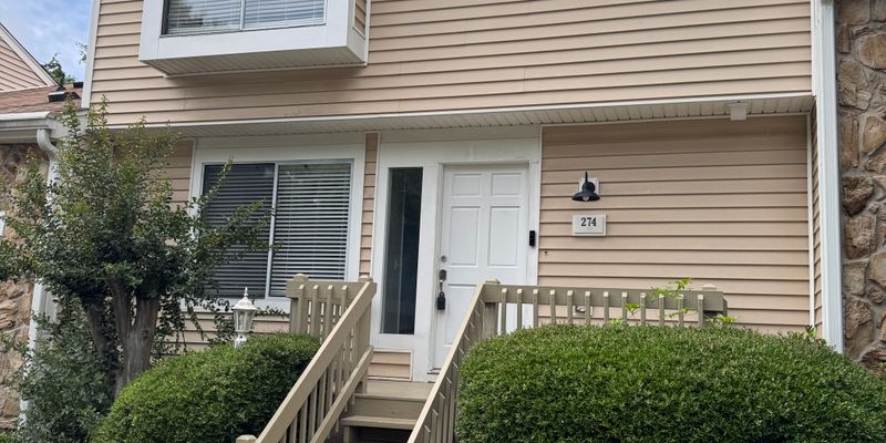 Columbia House: 274 Mariners Circle
